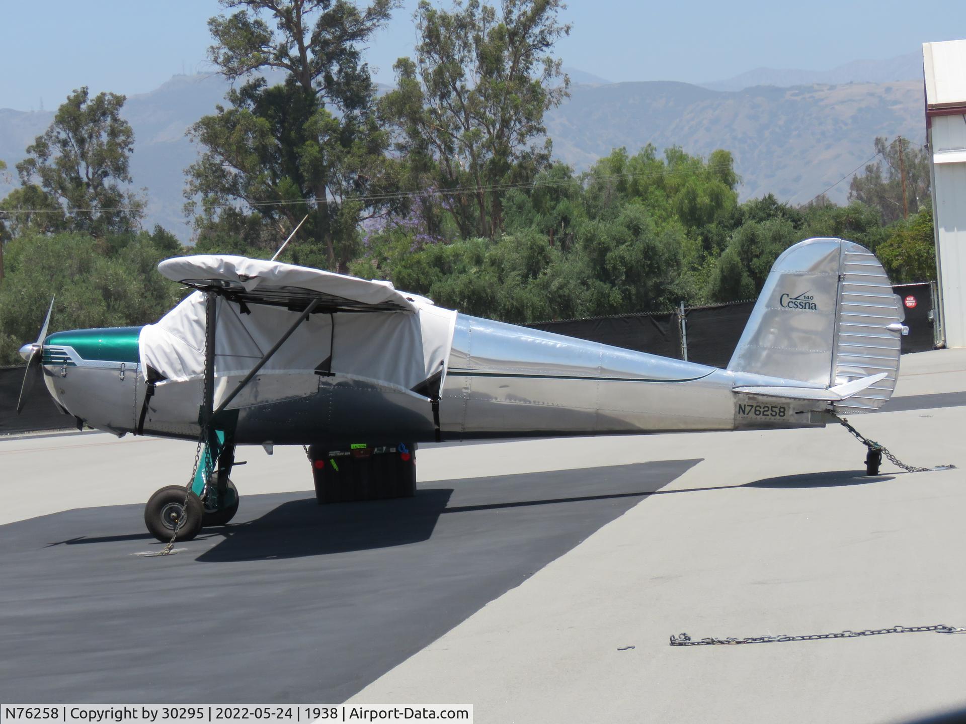N76258, 1946 Cessna 140 C/N 10663, Parked