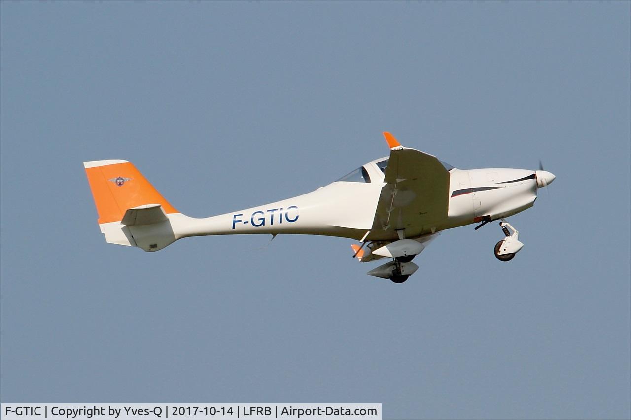 F-GTIC, 2003 Aquila A210 (AT01) C/N AT01-133, Aquila A210 (AT01), Take off rwy 07R, Brest-Bretagne airport (LFRB-BES)