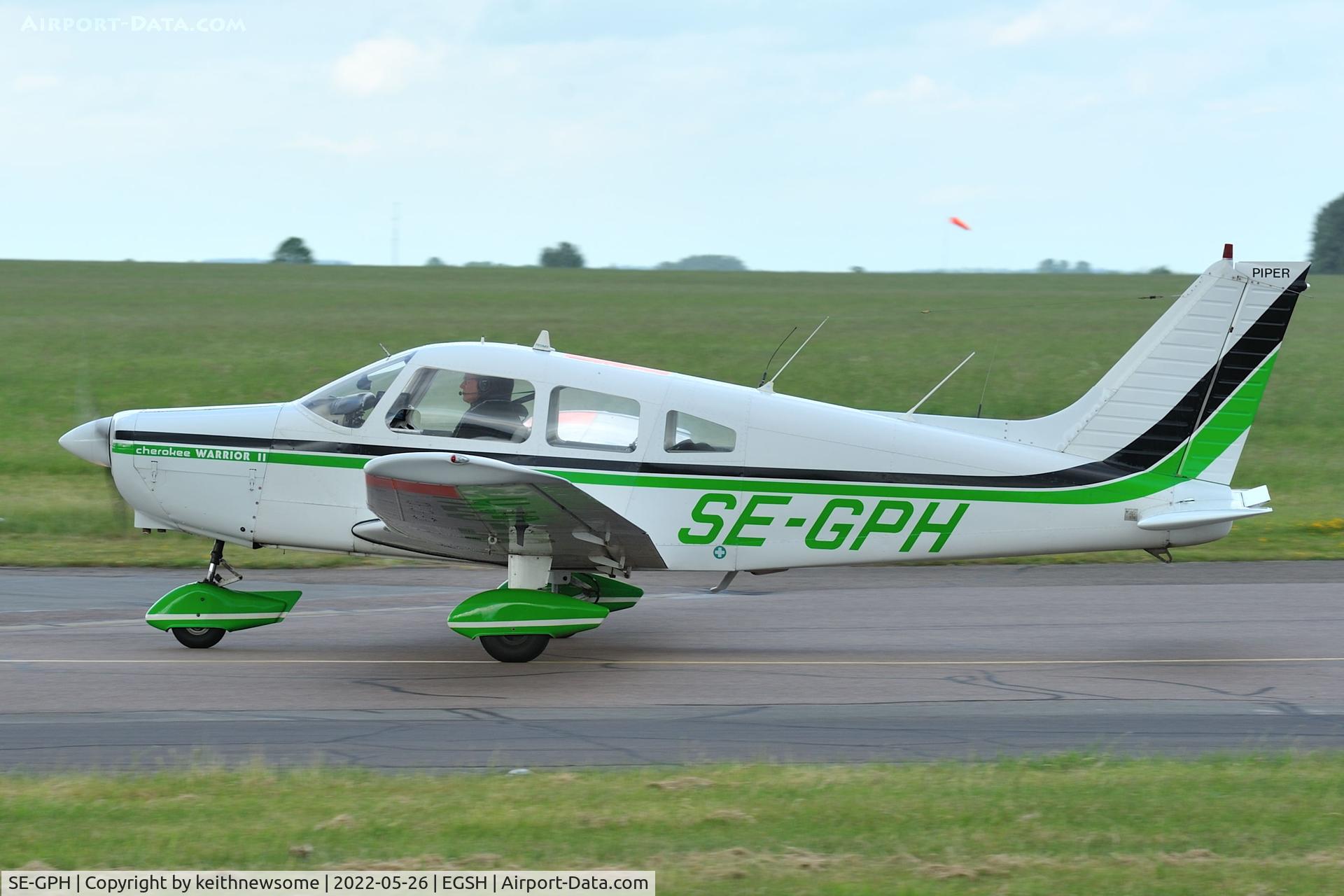 SE-GPH, 1977 Piper PA-28-161 Warrior II C/N 28-7716116, Arriving at Norwich.