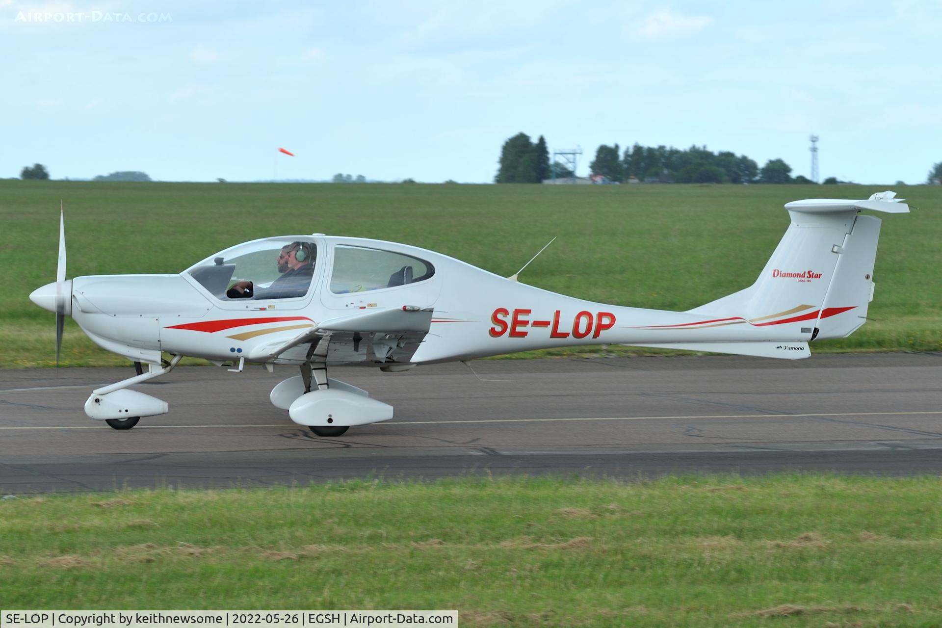 SE-LOP, 2001 Diamond DA-40 Diamond Star C/N 40.070, Arriving at Norwich.