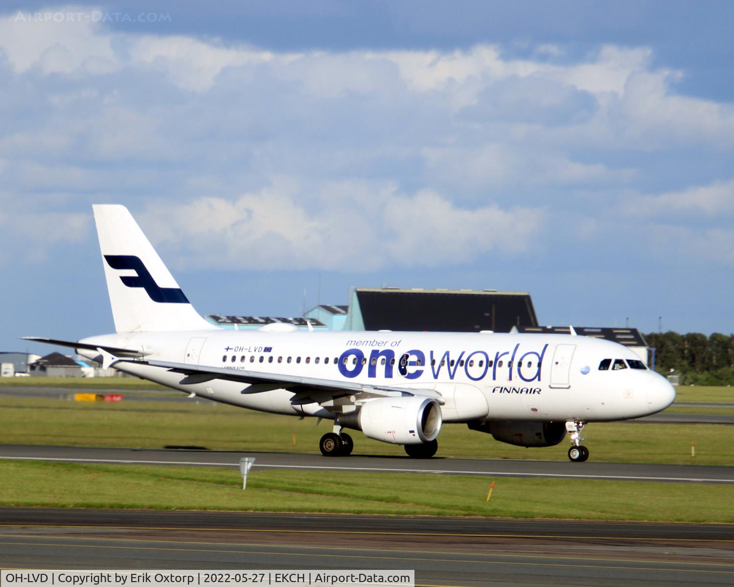OH-LVD, 2000 Airbus A319-112 C/N 1352, OH-LVD taking off rw 22R