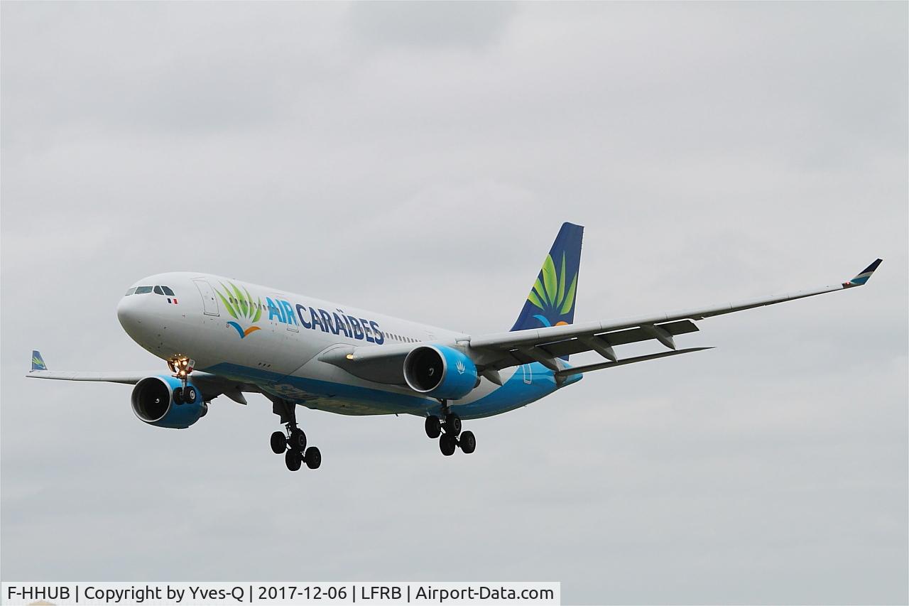F-HHUB, 2000 Airbus A330-223 C/N 343, Airbus A330-223, On final rwy 25L, Brest-Bretagne airport (LFRB-BES)