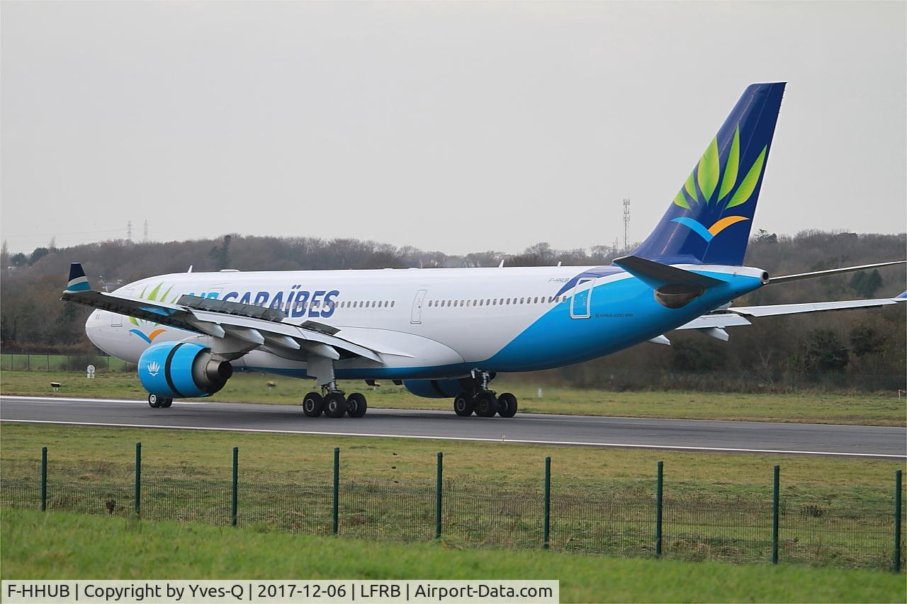 F-HHUB, 2000 Airbus A330-223 C/N 343, Airbus A330-223, Taxiing rwy 07R, Brest-Bretagne airport (LFRB-BES)