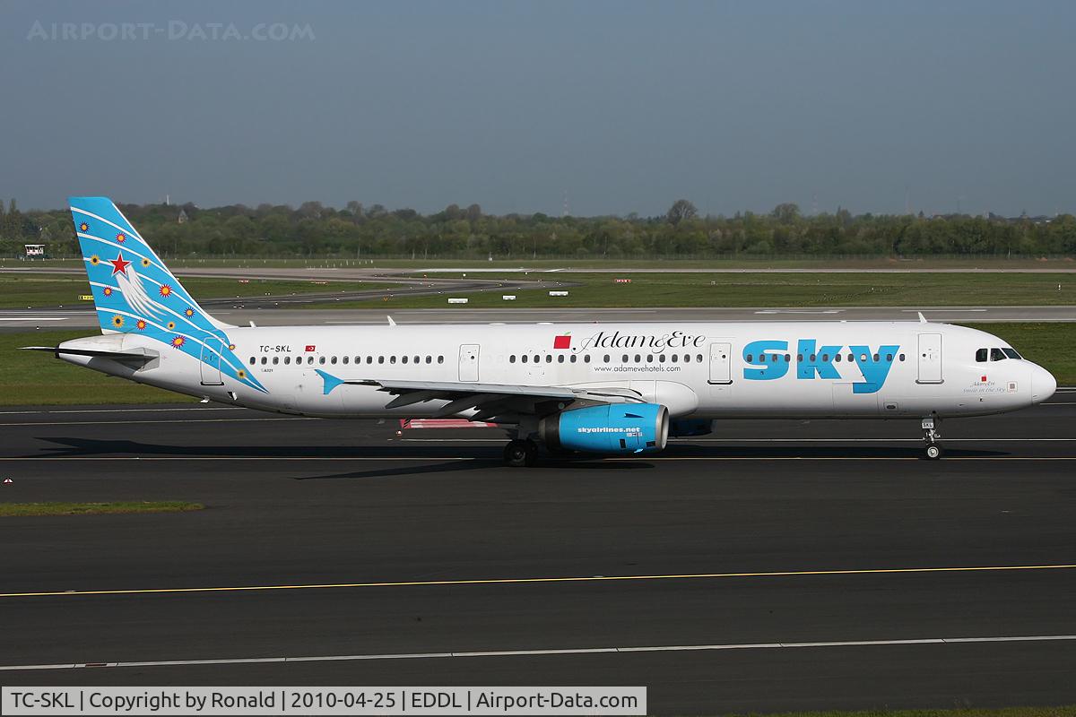 TC-SKL, 2002 Airbus A321-231 C/N 1670, at dus
