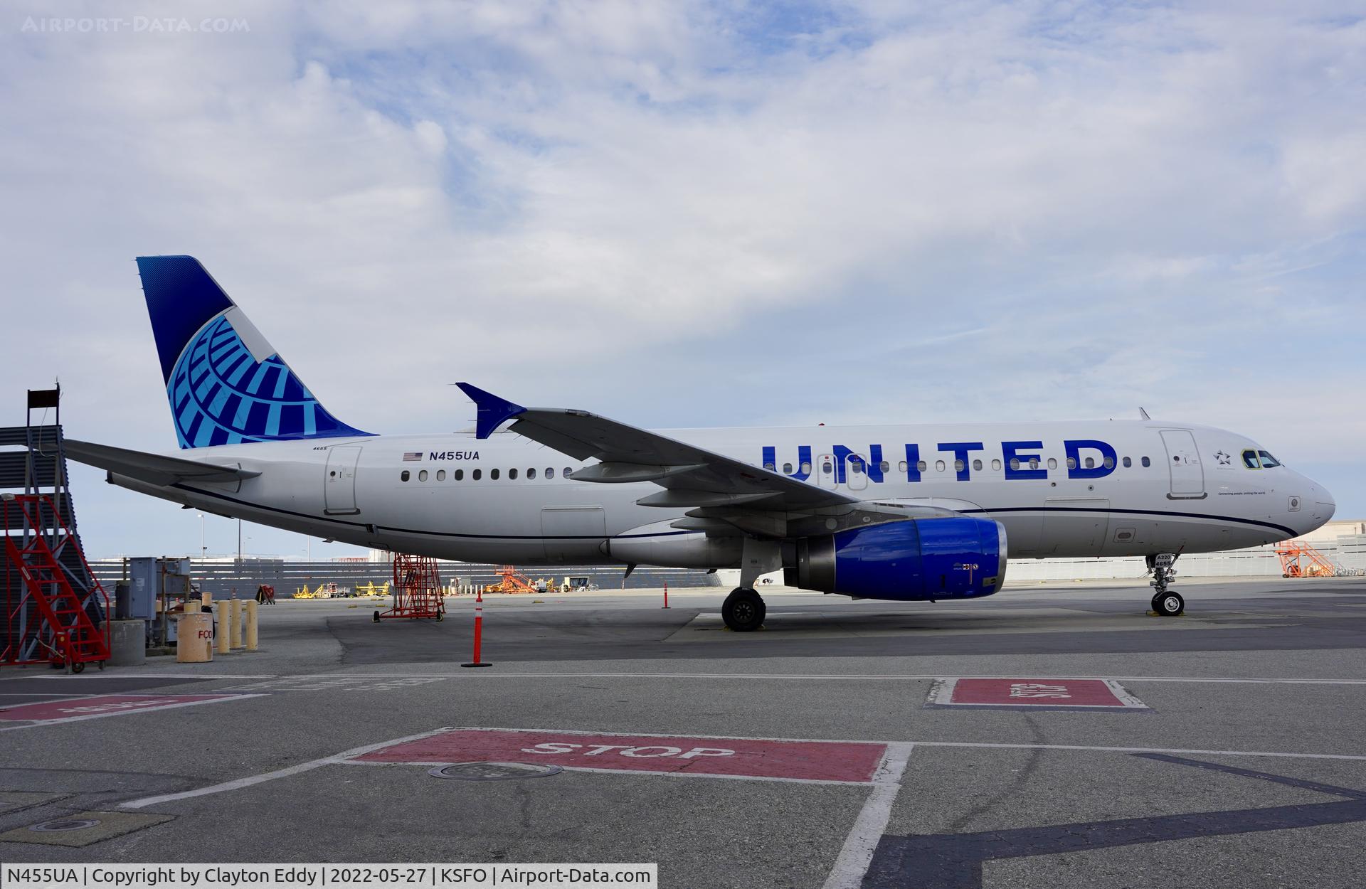 N455UA, 1999 Airbus A320-232 C/N 1105, SFO 2022.