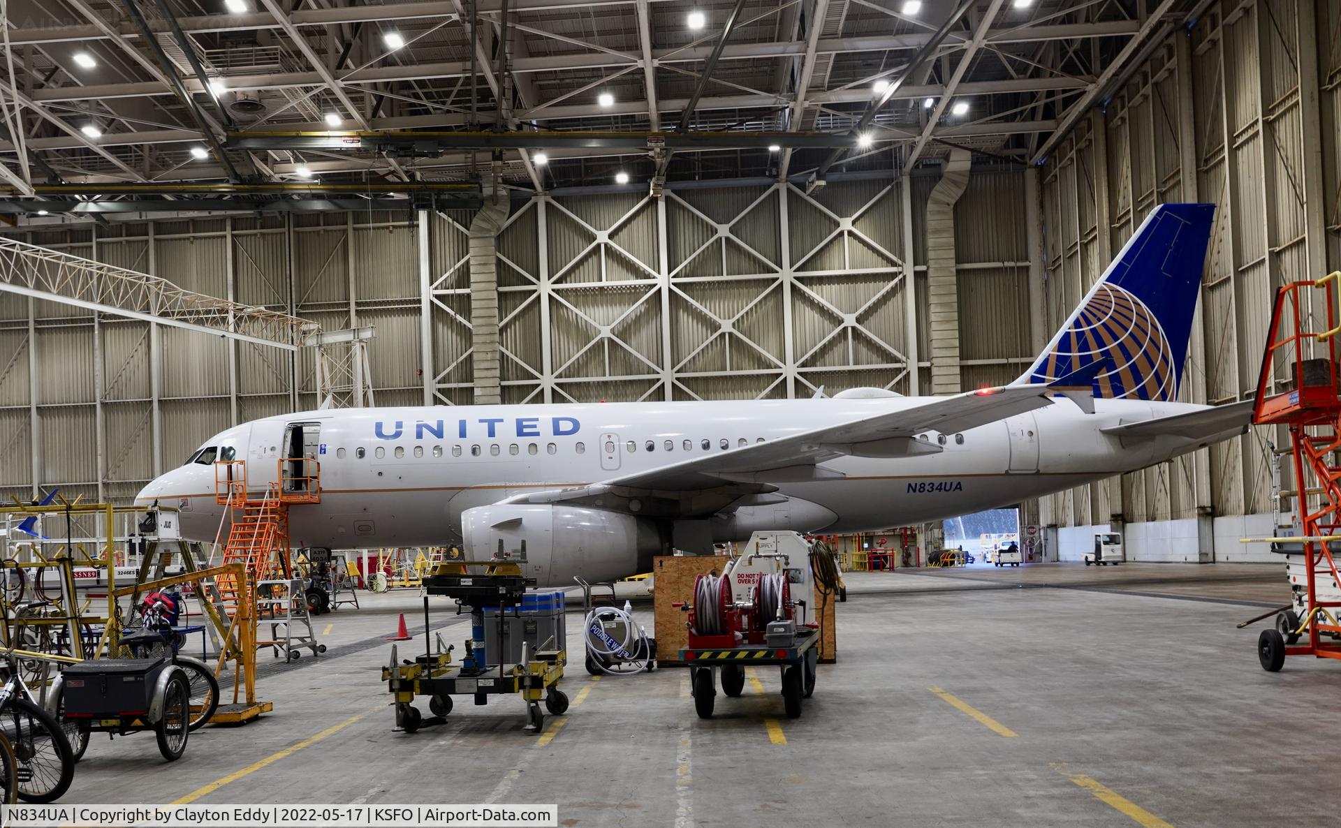 N834UA, 2001 Airbus A319-131 C/N 1420, SFO 2022.