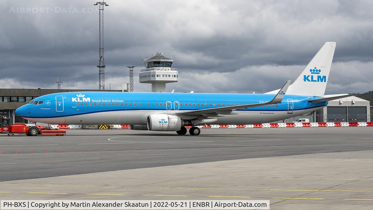 PH-BXS, 2001 Boeing 737-9K2 C/N 29602, Pushed out for departure.