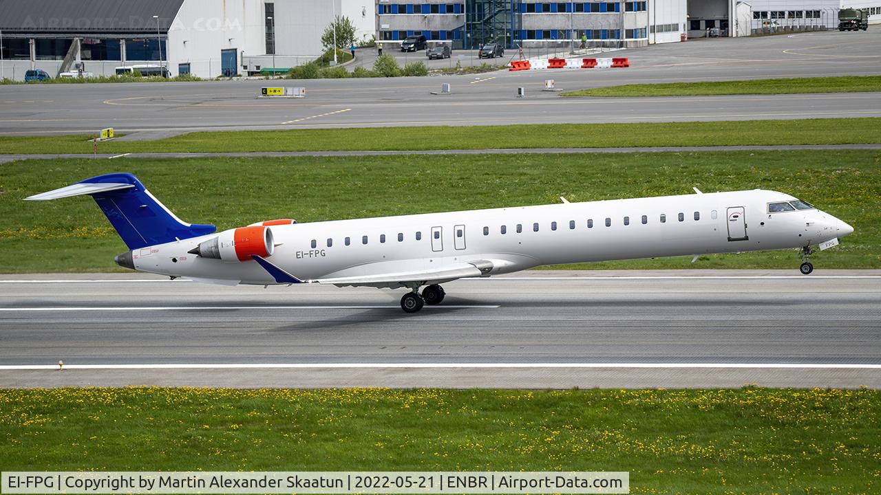 EI-FPG, 2016 Bombardier CRJ-900LR (CL-600-2D24) C/N 15406, Takeoff rwy. 17.