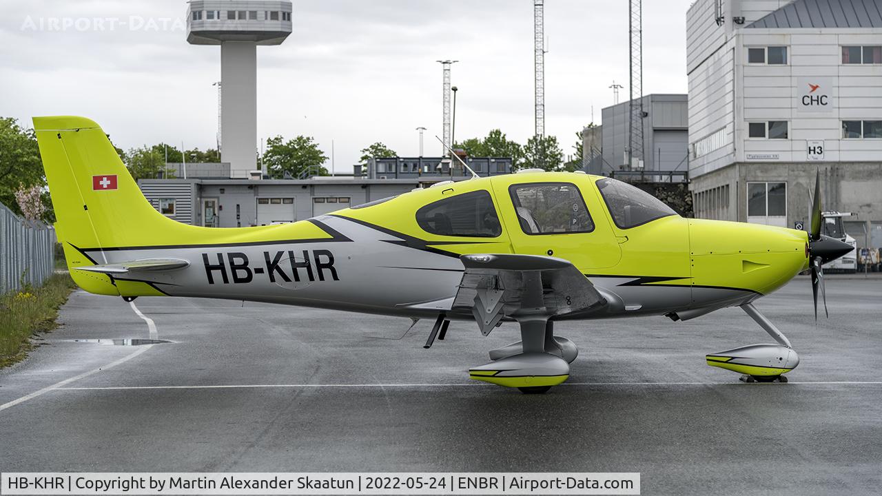 HB-KHR, 2008 Cirrus SR22 G3 GTS Turbo C/N 2973, Parked at the technical apron.