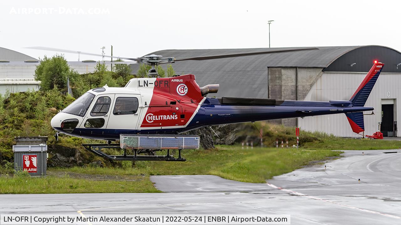 LN-OFR, 2019 Airbus AS-350B-3 Ecureuil C/N 8706, Just lifted up from the fueling area.