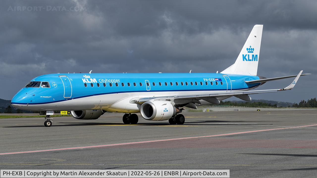 PH-EXB, 2014 Embraer 190STD (ERJ-190-100) C/N 19000658, Taxying out for departure.