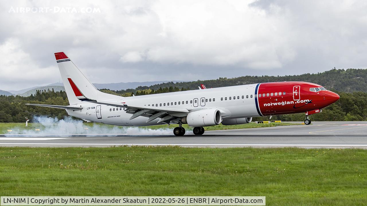 LN-NIM, 2010 Boeing 737-8KN C/N 40240, Landing rwy. 17.