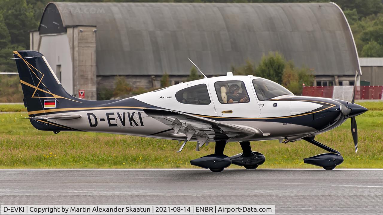 D-EVKI, Cirrus SR22T C/N Not found, Landing rwy. 17.