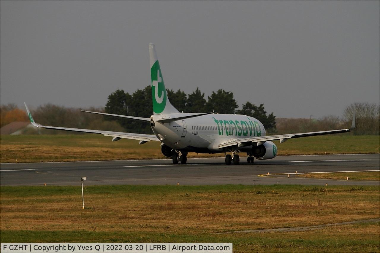 F-GZHT, 2015 Boeing 737-85R C/N 41332/5392, Boeing 737-85R, Take off run rwy 25L, Brest-Bretagne airport (LFRB-BES)