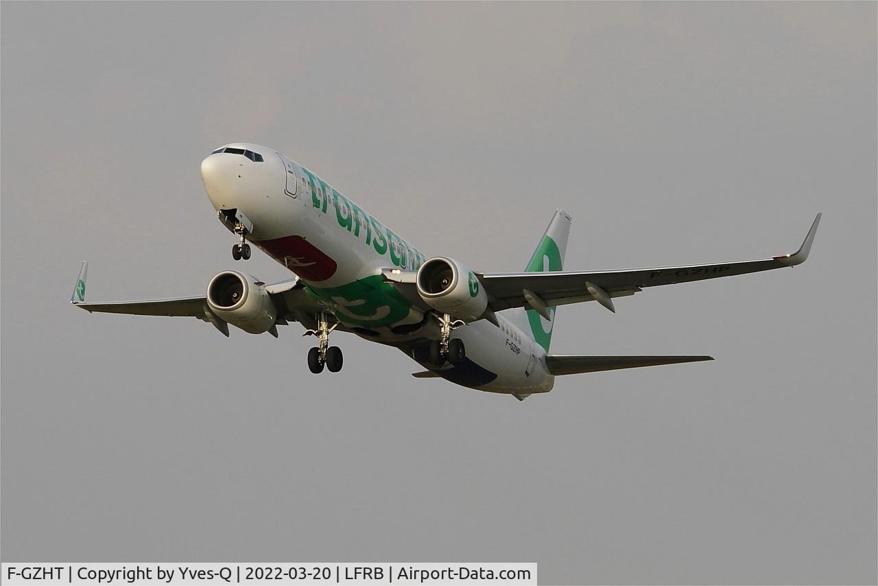 F-GZHT, 2015 Boeing 737-85R C/N 41332/5392, Boeing 737-85R, Take off rwy 25L, Brest-Bretagne airport (LFRB-BES)