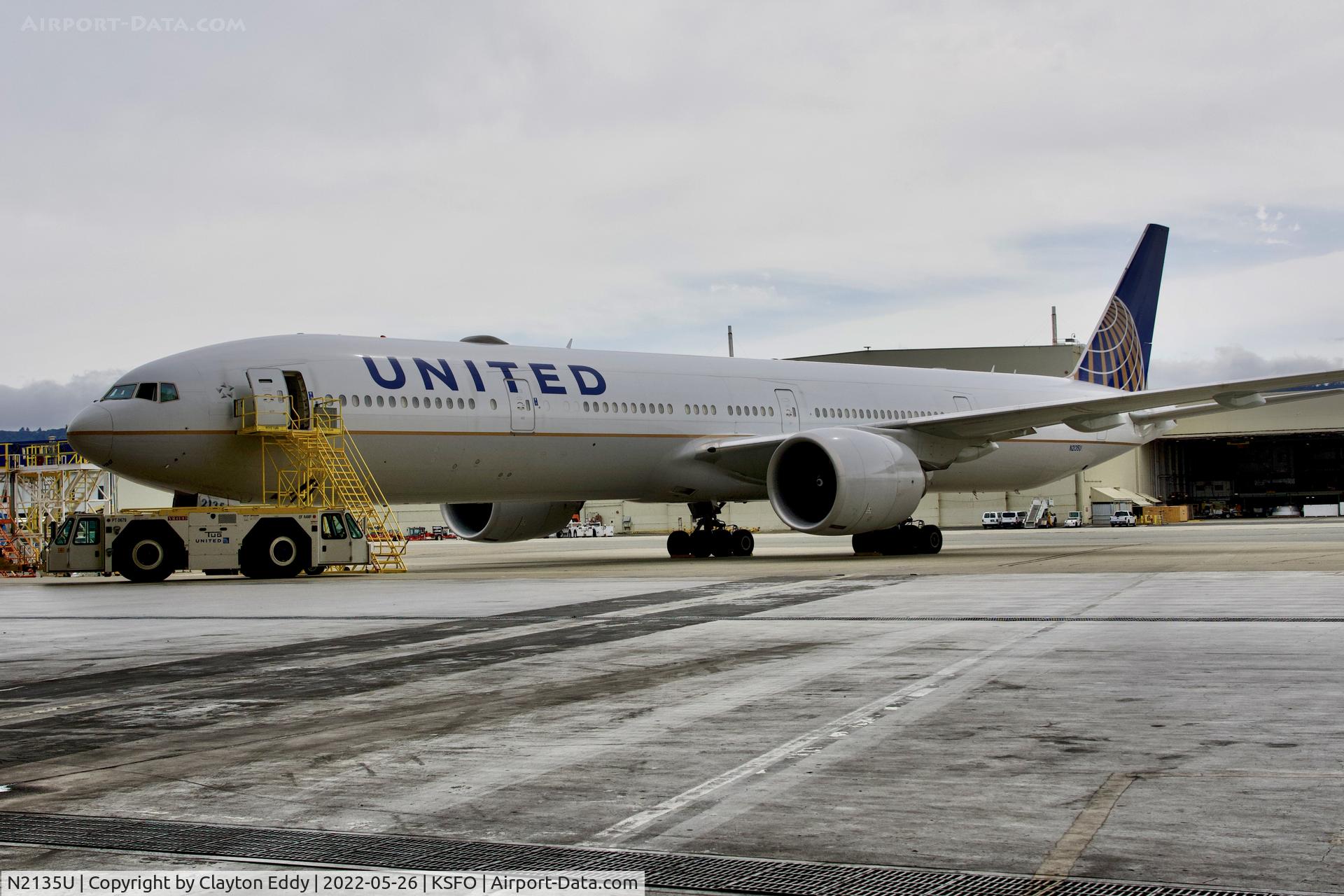 N2135U, 2017 Boeing 777-300/ER C/N 62646, SFO 2022.