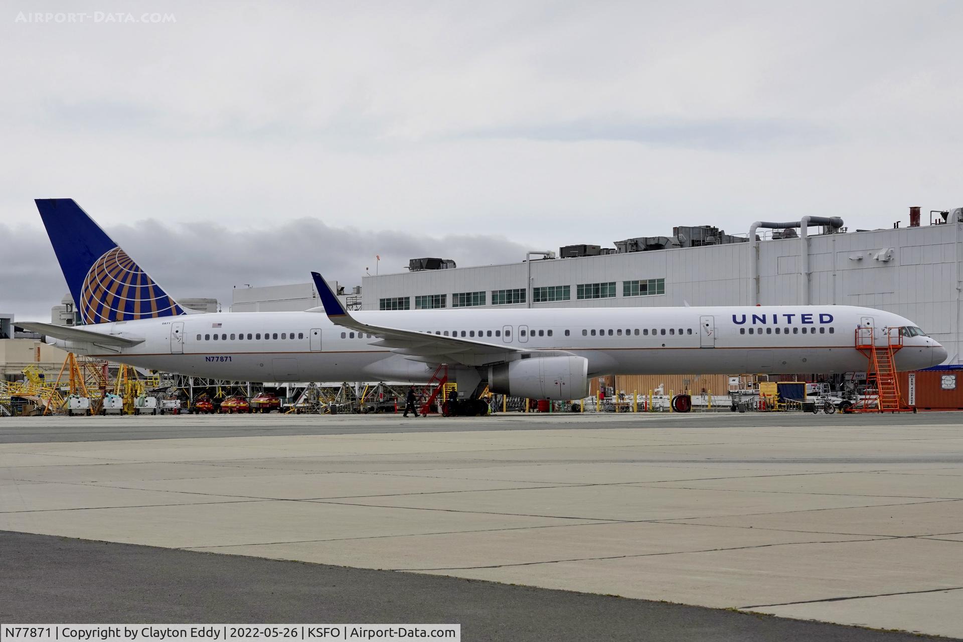 N77871, 2003 Boeing 757-33N C/N 33526, SFO 2022.