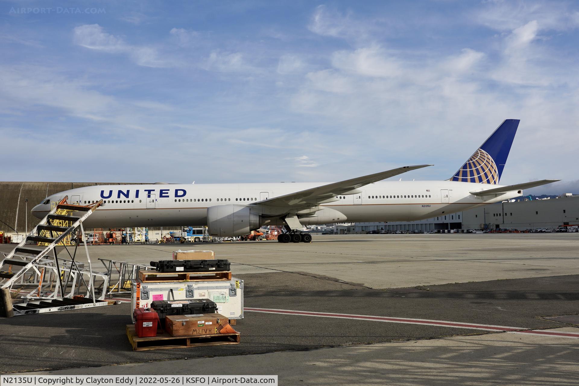 N2135U, 2017 Boeing 777-300/ER C/N 62646, SFO 2022.