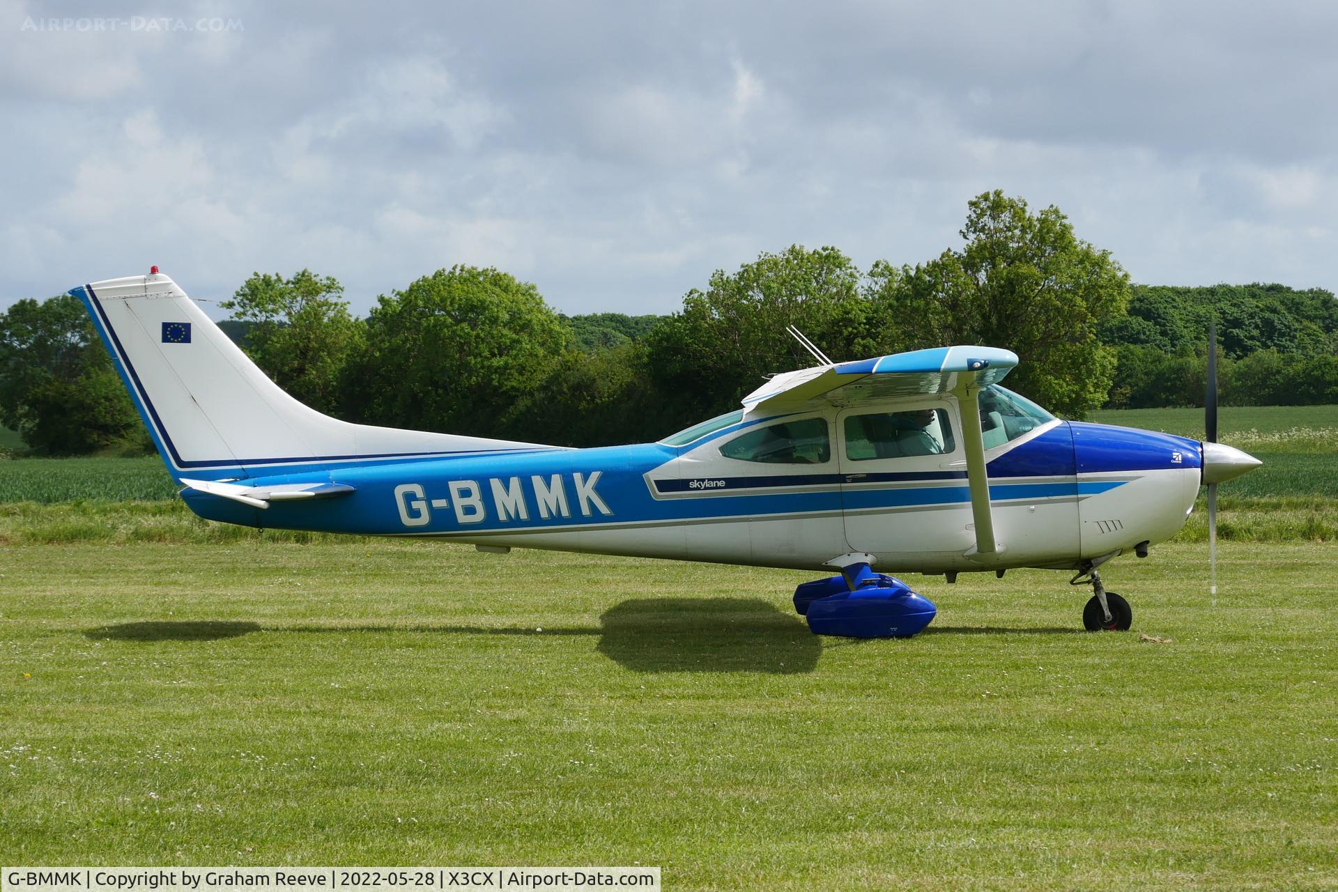 G-BMMK, 1975 Cessna 182P Skylane C/N 182-64117, Just landed at Northrepps.