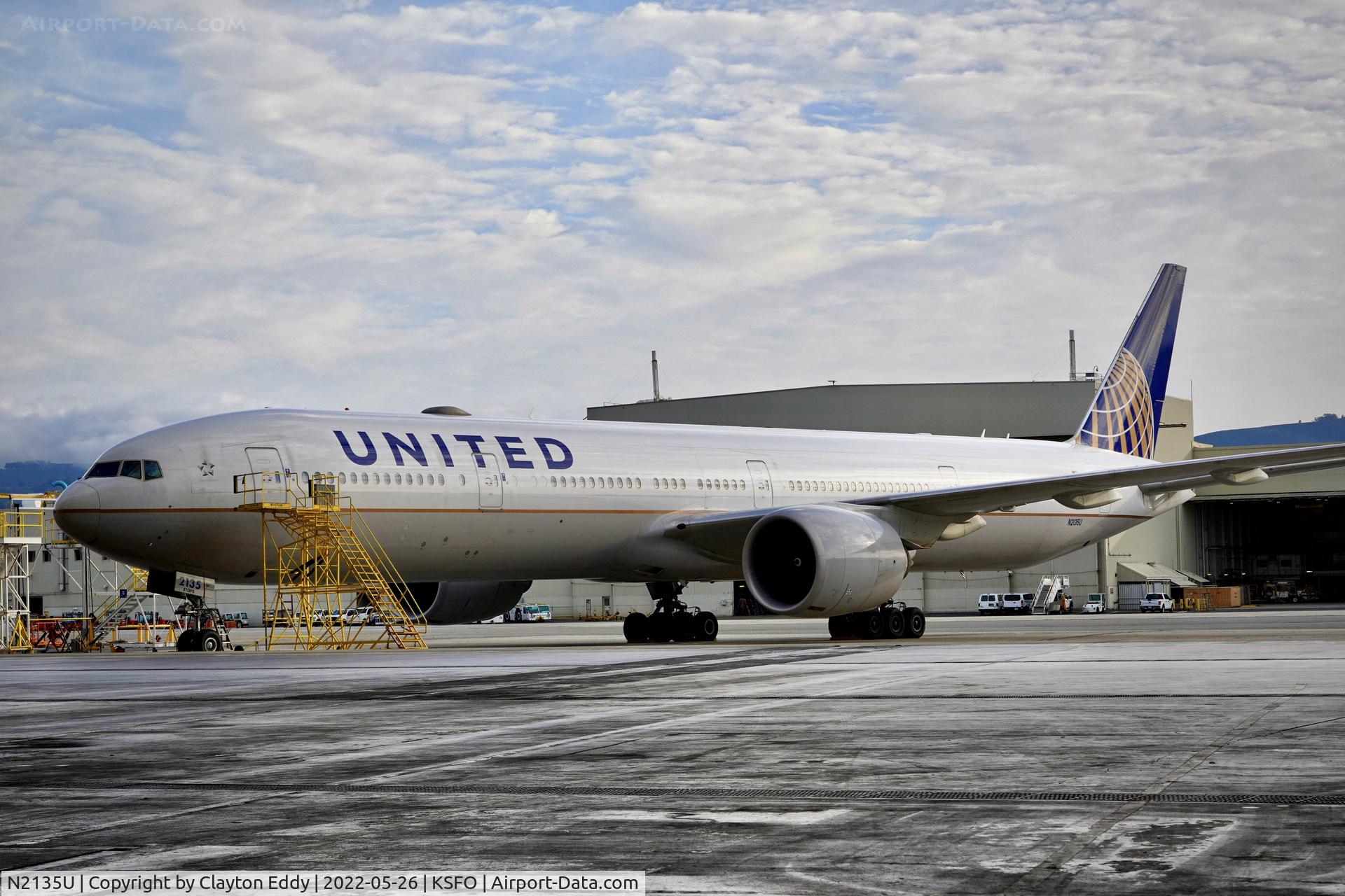 N2135U, 2017 Boeing 777-300/ER C/N 62646, SFO 2022.