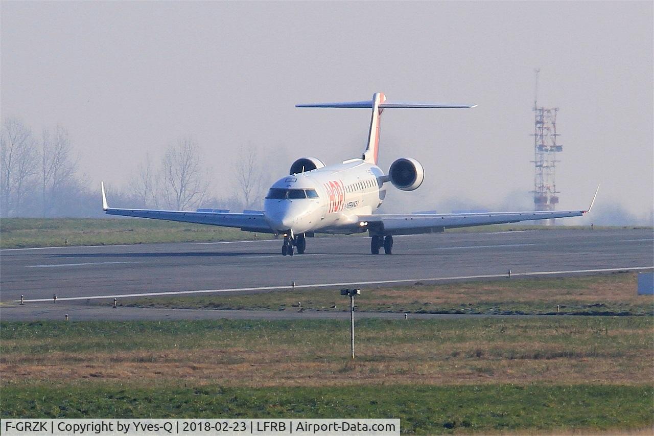 F-GRZK, 2005 Canadair CRJ-702 (CL-600-2C10) Regional Jet C/N 10198, Canadair CRJ-702, Taxiing rwy 25L, Brest-Bretagne airport (LFRB-BES)