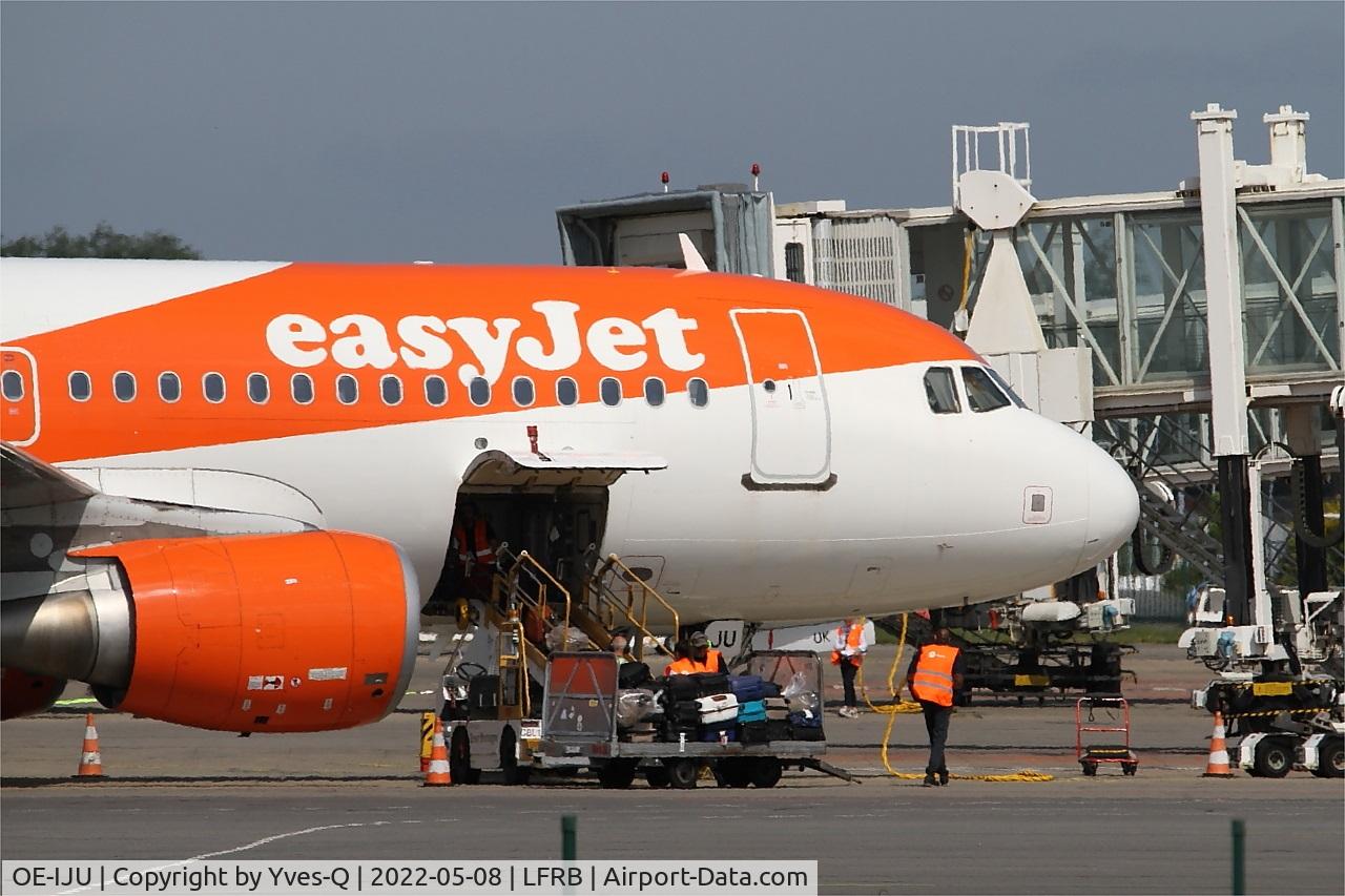 OE-IJU, 2016 Airbus A320-214 C/N 7460, Airbus A320-214, Boarding area, Brest-Bretagne Airport (LFRB-BES)