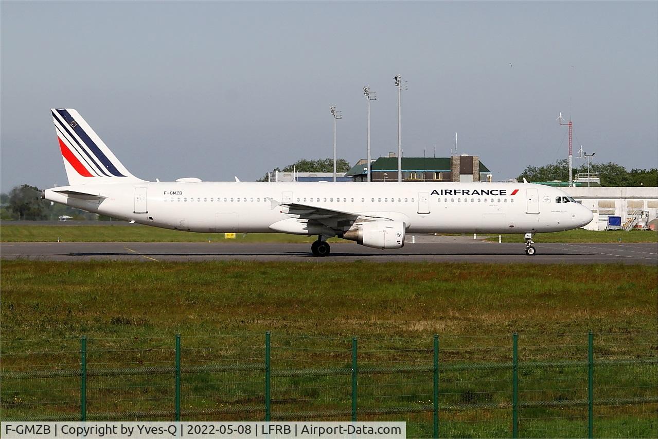 F-GMZB, 1994 Airbus A321-111 C/N 509, Airbus A321-111, Taxiing to boarding ramp, Brest-Bretagne Airport (LFRB-BES)