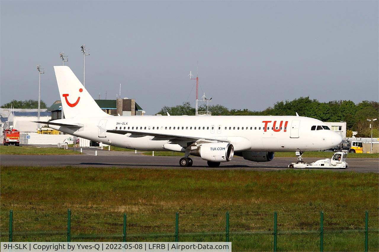9H-SLK, 2002 Airbus A320-214 C/N 1725, Airbus A320-214, Push back, Brest-Bretagne Airport (LFRB-BES)