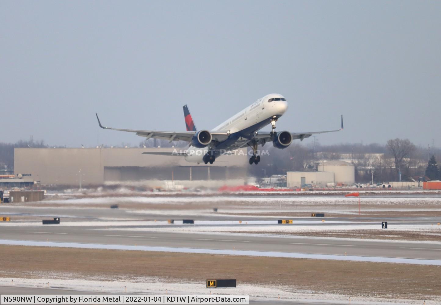 N590NW, 2003 Boeing 757-351 C/N 32990, DTW 2022