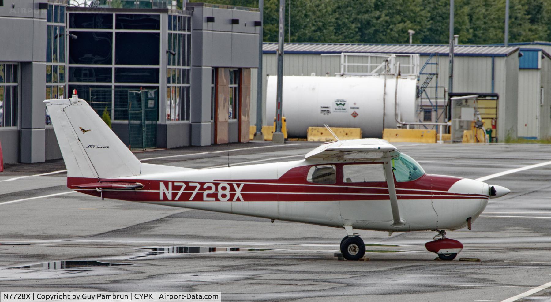 N7728X, 1960 Cessna 172B C/N 17248228, Parked