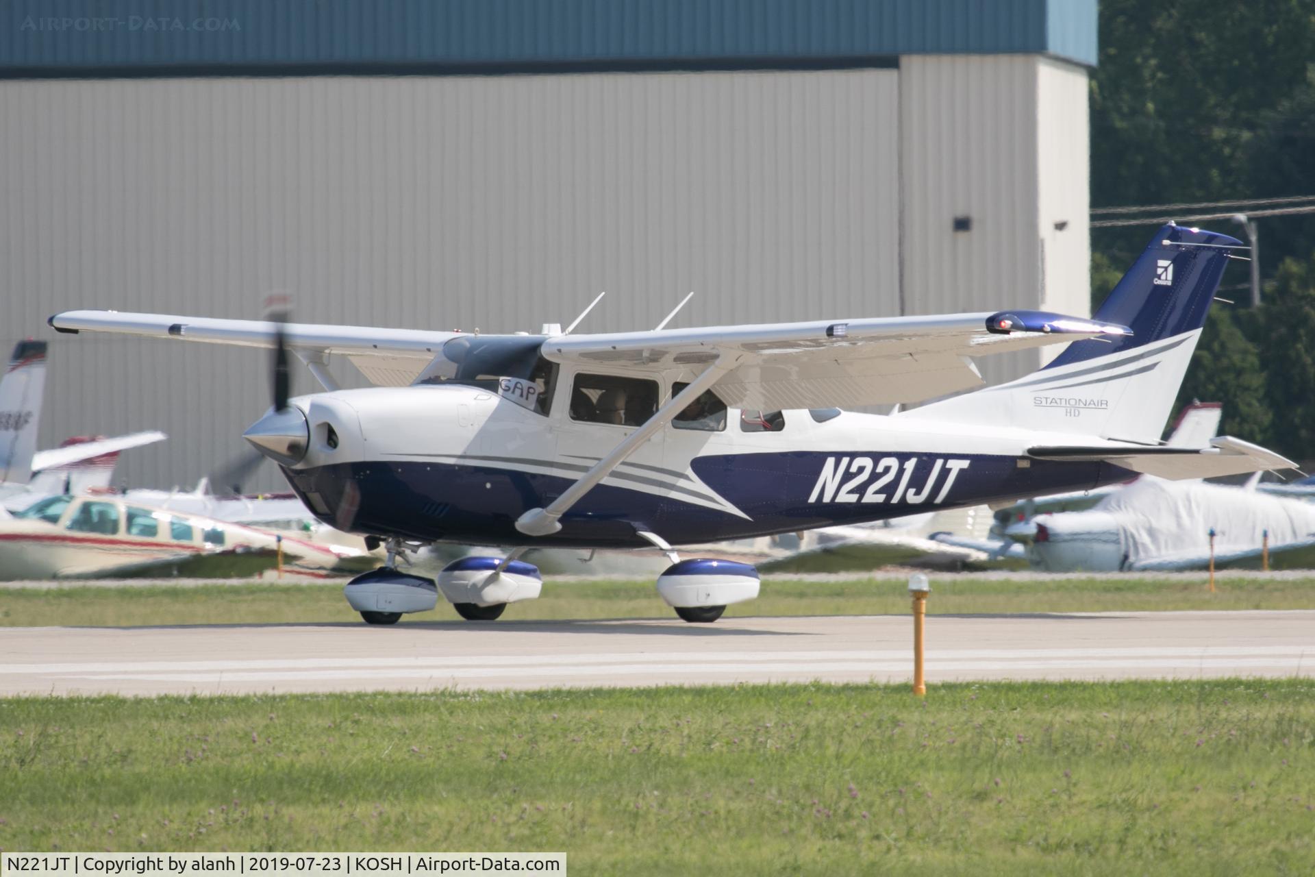 N221JT, 2017 Cessna T206H Turbo Stationair Turbo Stationair C/N T206-09520, Arriving at AirVenture 2019