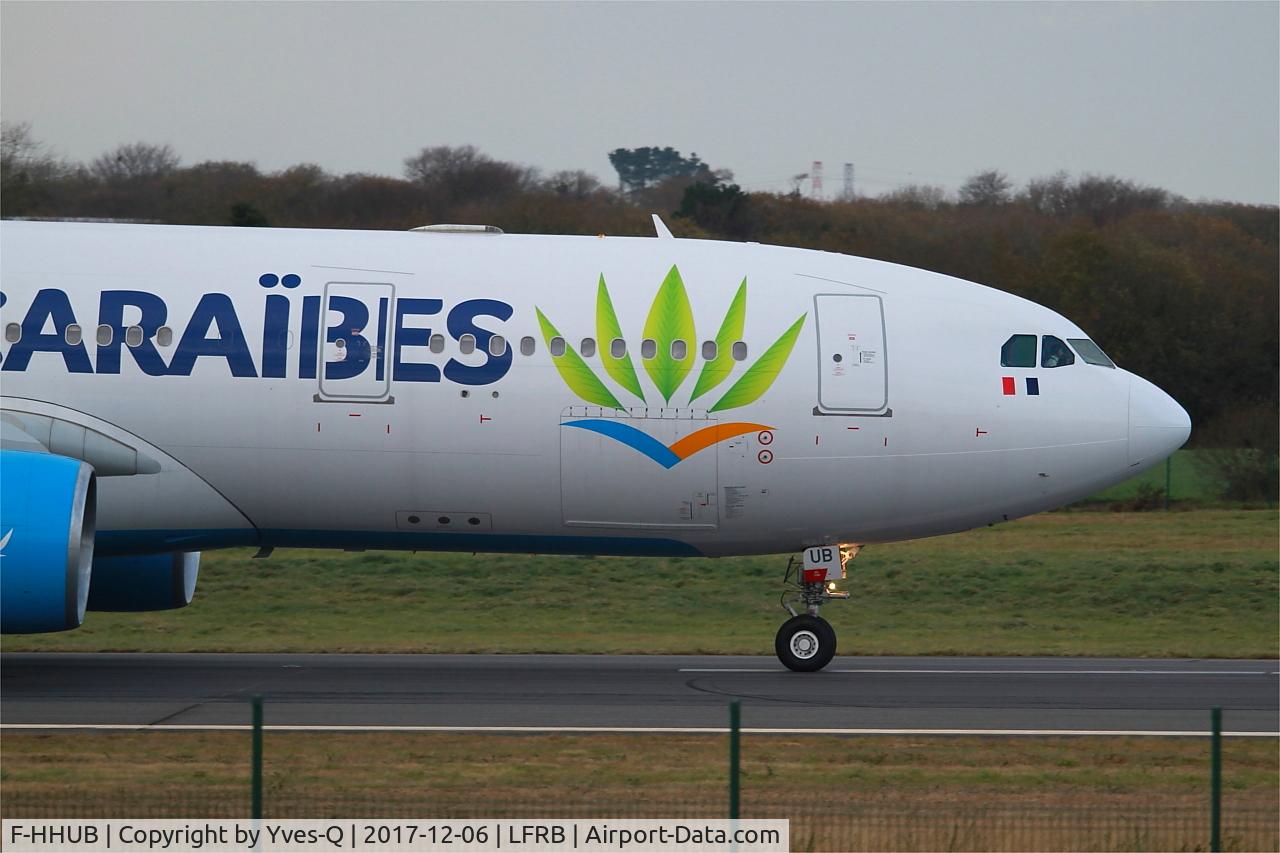 F-HHUB, 2000 Airbus A330-223 C/N 343, Airbus A330-223, Taxiing rwy 07R, Brest-Bretagne airport (LFRB-BES)