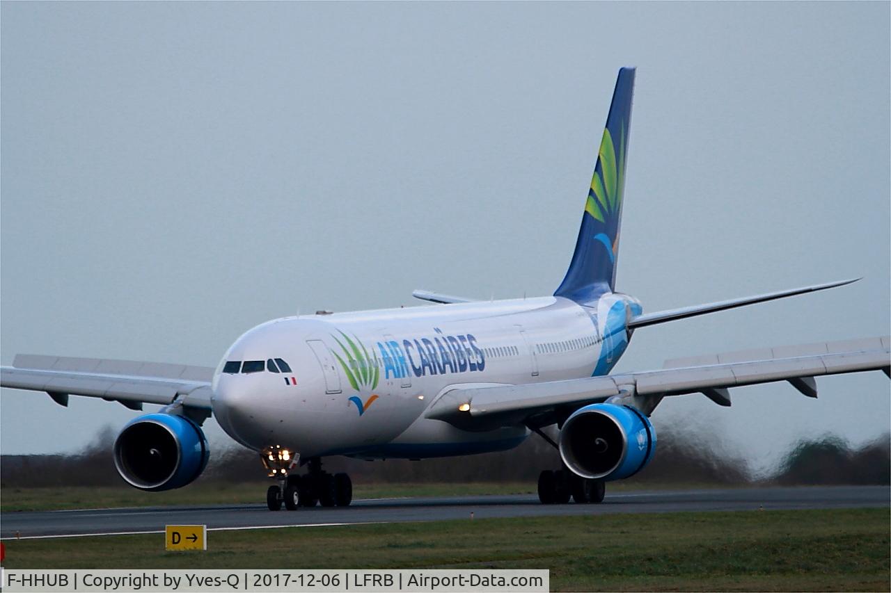 F-HHUB, 2000 Airbus A330-223 C/N 343, Airbus A330-223, Taxiing rwy 25L, Brest-Bretagne airport (LFRB-BES)