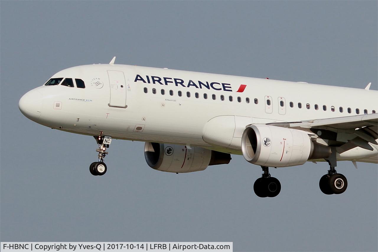 F-HBNC, 2010 Airbus A320-214 C/N 4601, Airbus A320-214, On final rwy 25L, Brest-Bretagne airport (LFRB-BES)