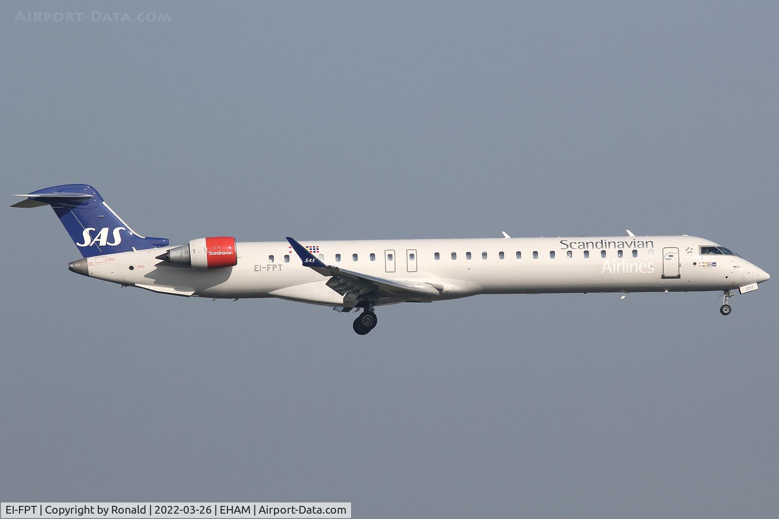 EI-FPT, 2017 Bombardier CRJ-900LR (CL-600-2D24) C/N 15438, at spl