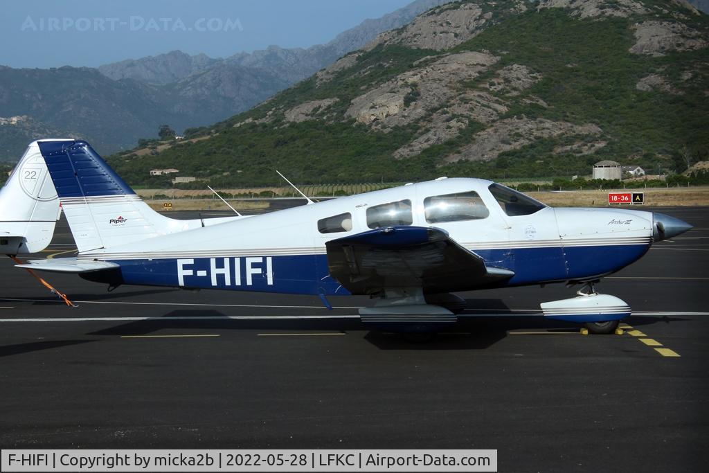 F-HIFI, 2001 Piper PA-28-181 C/N 2843494, Parked