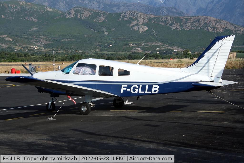 F-GLLB, Piper PA-28-161 Warrior III C/N 28-42005, Parked