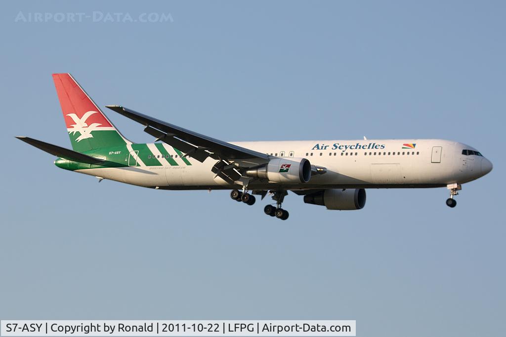 S7-ASY, 2001 Boeing 767-33A/ER C/N 29386, at cdg