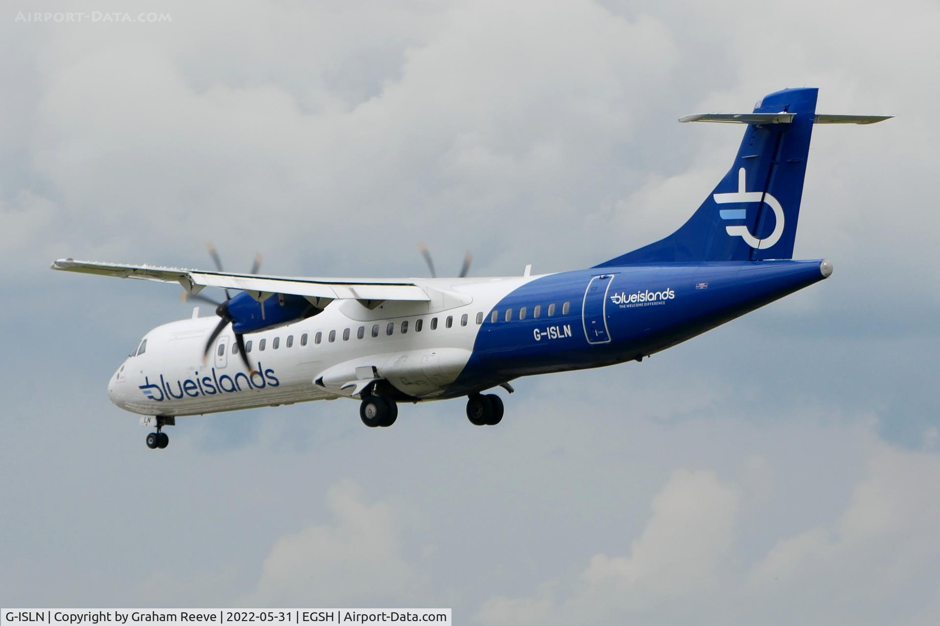 G-ISLN, 2009 ATR 72-212A C/N 884, Landing at Norwich.