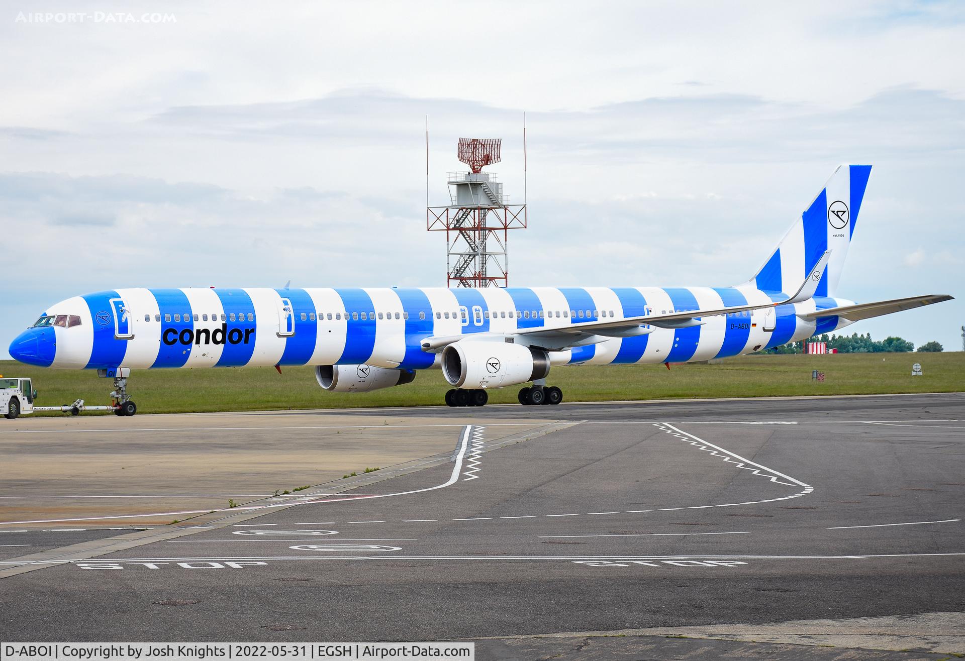 D-ABOI, 2000 Boeing 757-330 C/N 29018, The First 757 To Receive the New Condor Livery.