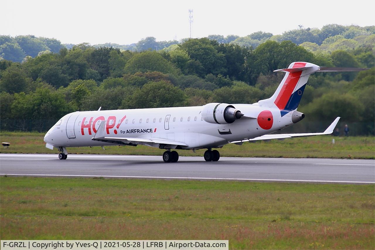 F-GRZL, 2006 Bombardier CRJ-700 (CL-600-2C10) Regional Jet C/N 10245, Bombardier CRJ-700, Taxiing to holding point rwy 07R, Brest-Bretagne Airport (LFRB-BES)