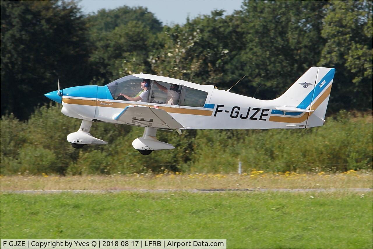 F-GJZE, Robin DR-400-120 Petit Prince C/N 2005, Robin DR-400-120, Landing rwy 25L, Brest-Bretagne airport (LFRB-BES)