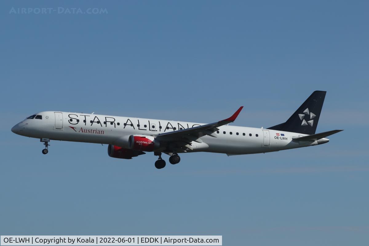 OE-LWH, 2011 Embraer 195LR (ERJ-190-200LR) C/N 19000486, Arrival from Vienna, boring livery though.
