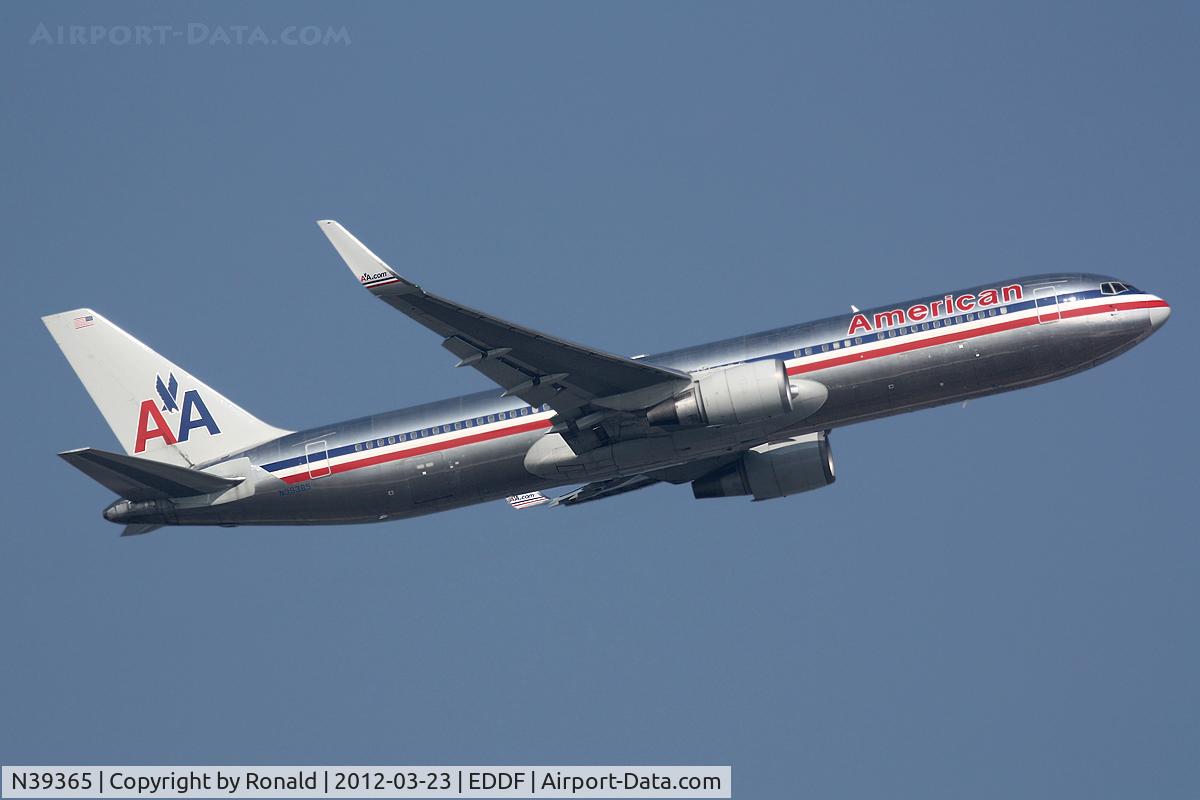 N39365, 1988 Boeing 767-323 C/N 24046, at fra