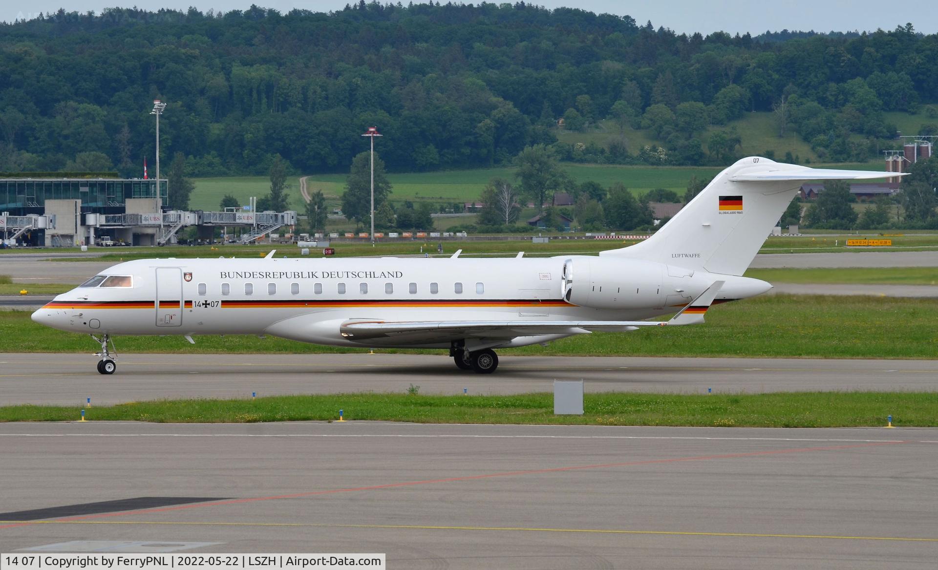 14 07, 2019 Bombardier BD-700-1A10 Global 6000 C/N 9865, Luftwaffe Global 6000 taxying