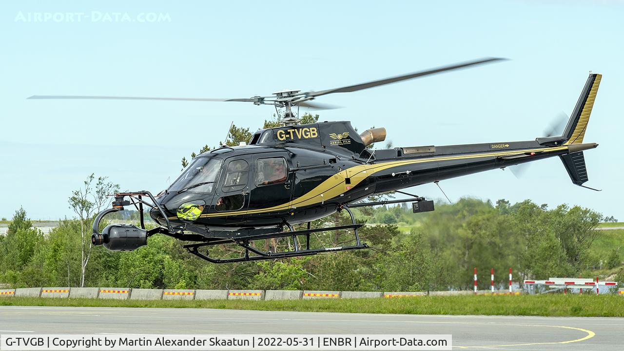 G-TVGB, 2017 Airbus Helicopters AS-350B-3 Ecureuil C/N 8427, Lifting off from the helipad.