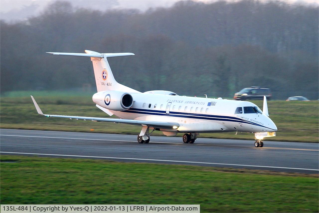 135L-484, 2001 Embraer EMB-135BJ Legacy 600 C/N 145484, Embraer EMB-135J Legacy, Take off run rwy 07R, Brest-Bretagne airport (LFRB-BES)