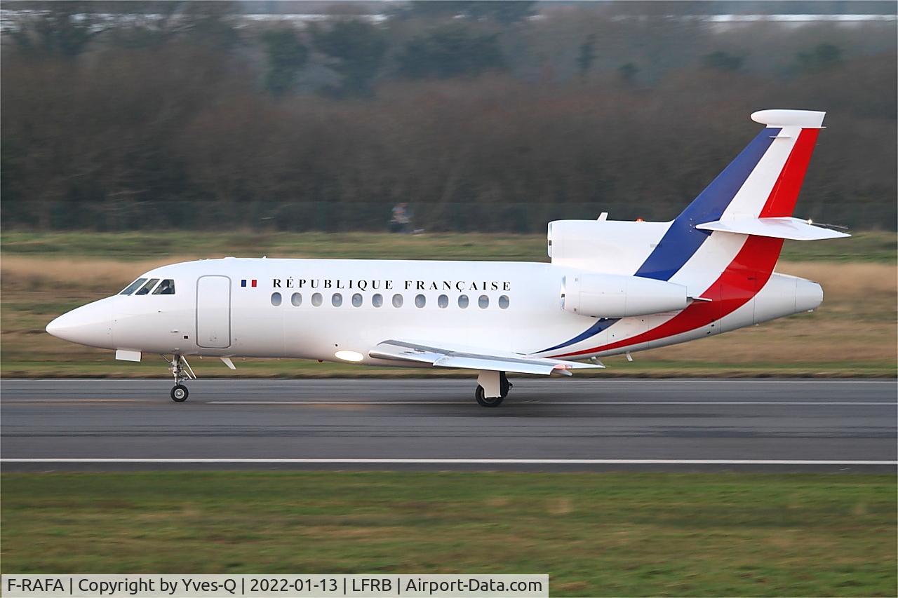 F-RAFA, 2009 Dassault Falcon 7X C/N 068, Dassault Falcon 7X, Taxiing rwy 07R, Brest-Bretagne airport (LFRB-BES)