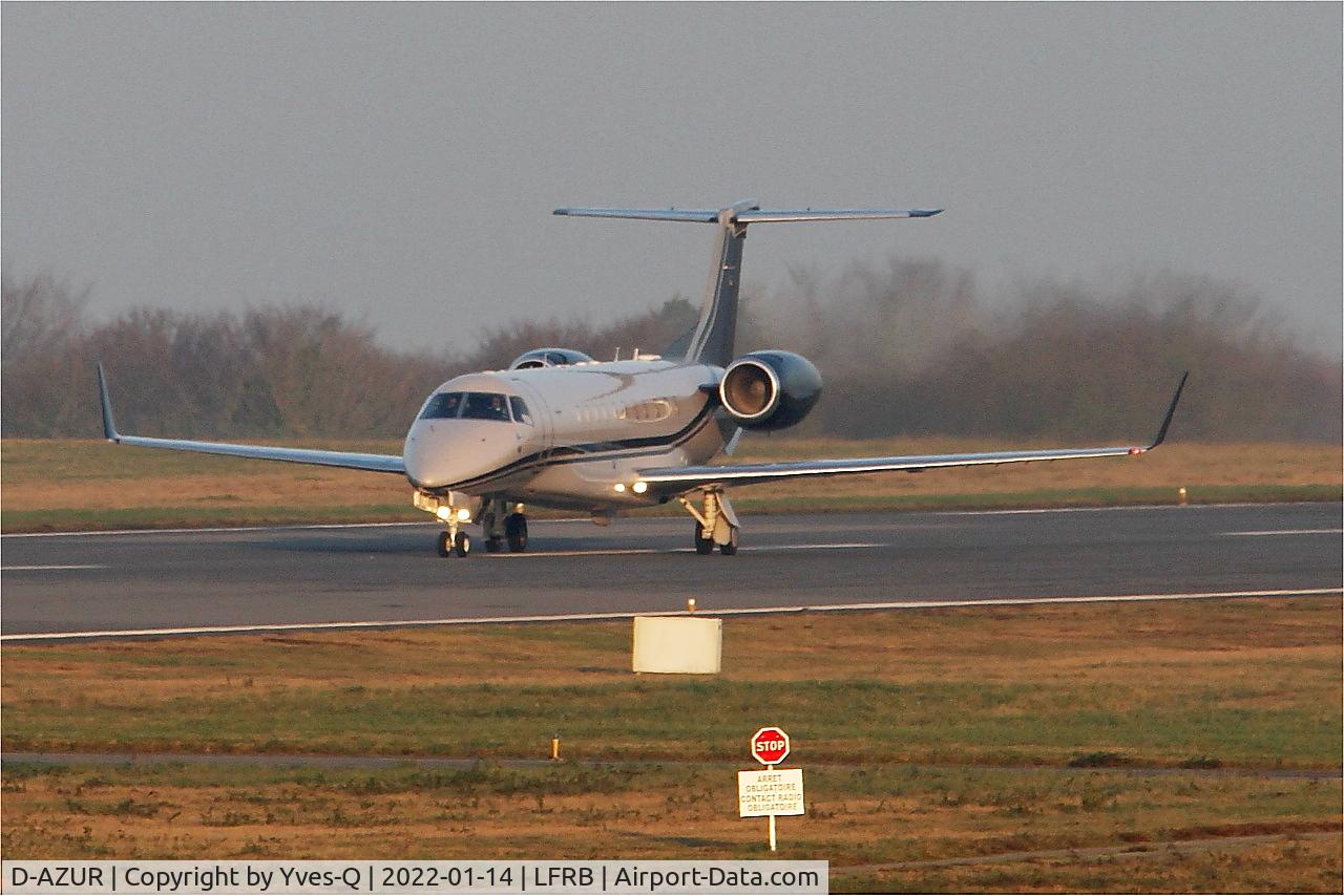 D-AZUR, 2016 Embraer EMB-135BJ Legacy 650 C/N 14501219, Embraer Legacy 650, Taxiing rwy 25L, Brest-Bretagne airport (LFRB-BES)