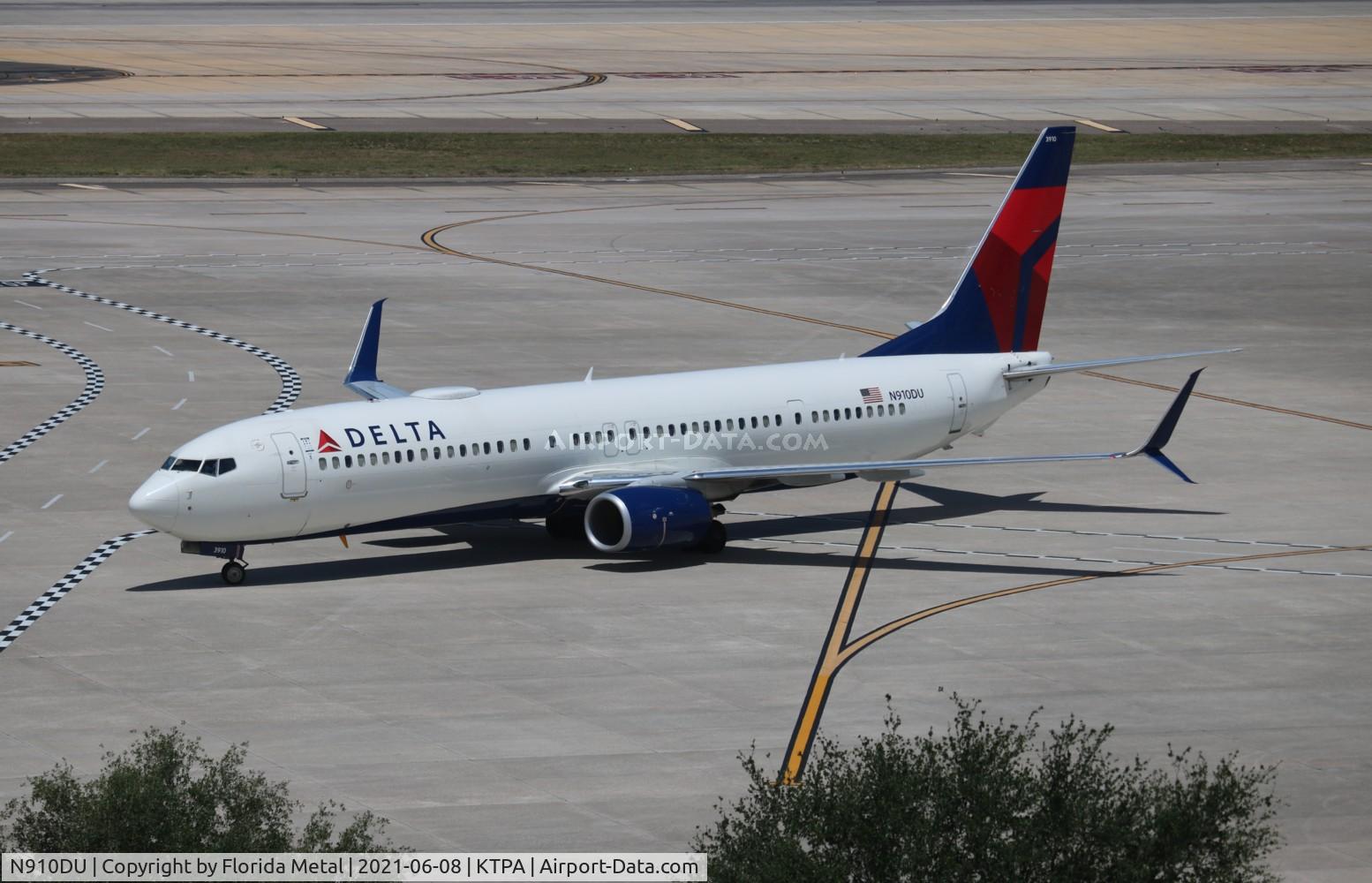 N910DU, 2018 Boeing 737-932/ER C/N 32011, TPA 2021